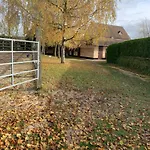 Dans Ecurie 3* Avilly-Saint-Leonard