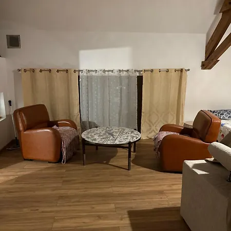 בית הארחה Dans Ecurie